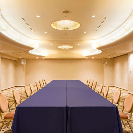 Grand Prince Hotel Shin Takanawa Tokyo Luaran gambar A meeting room at the hotel