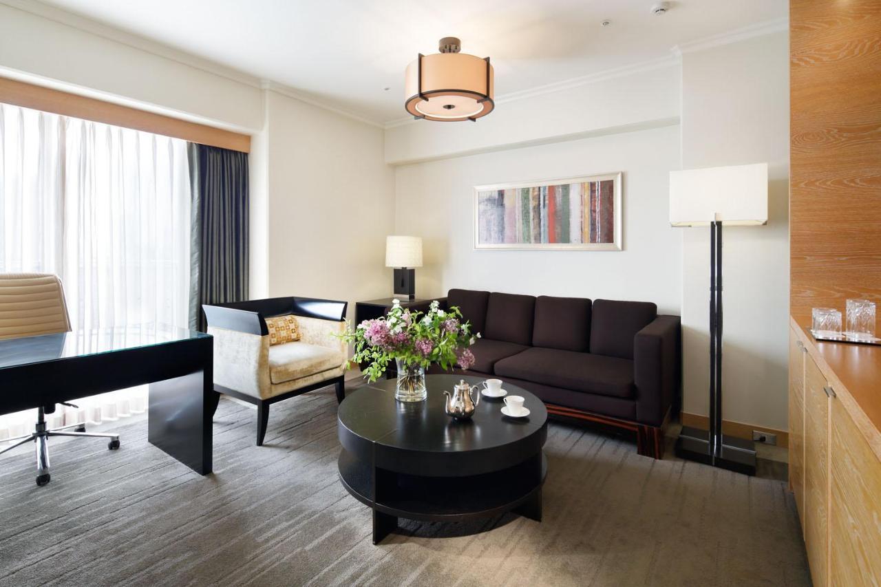 Grand Prince Hotel Shin Takanawa Tokyo Luaran gambar A living room in a suite at the hotel