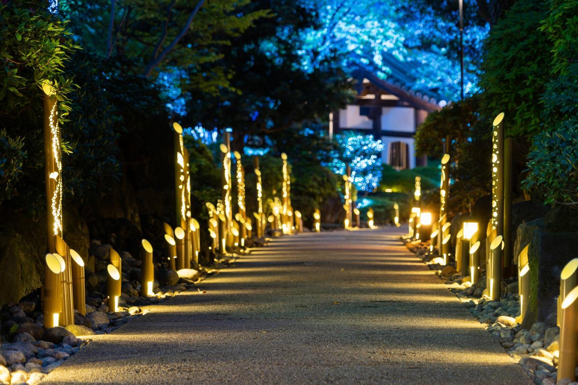 Grand Prince Hotel Shin Takanawa Tokyo Luaran gambar The illuminated path